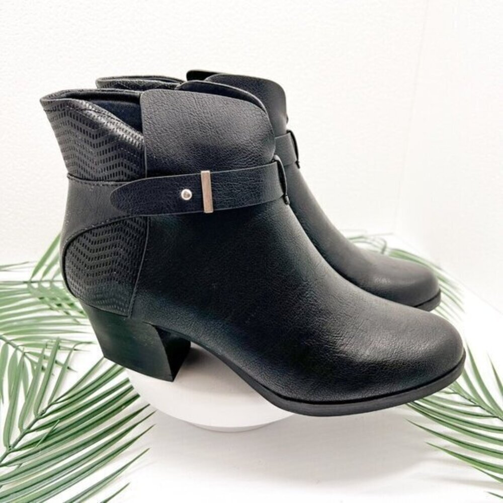 Baretraps Linda Black Round Toe Block Heel Ankle Boots Size 9.5M NWB